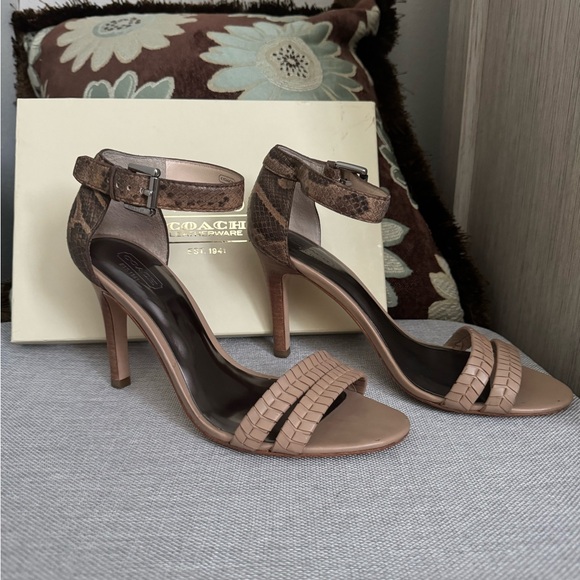 Coach size 9 open toe heals. - Picture 3 of 5
